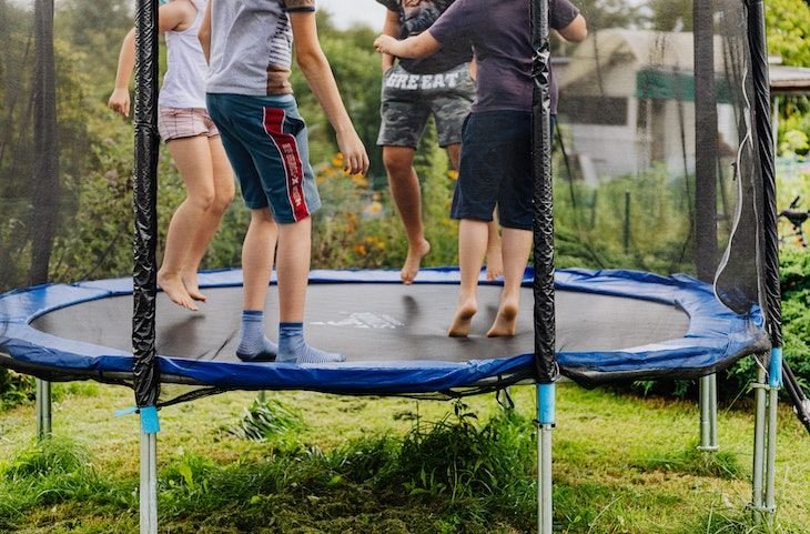 trampoline kopen: waar moet je op letten? - Twijfelmoeder